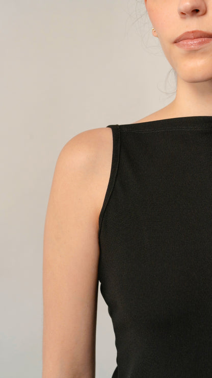 UNBASIC BLACK TOP